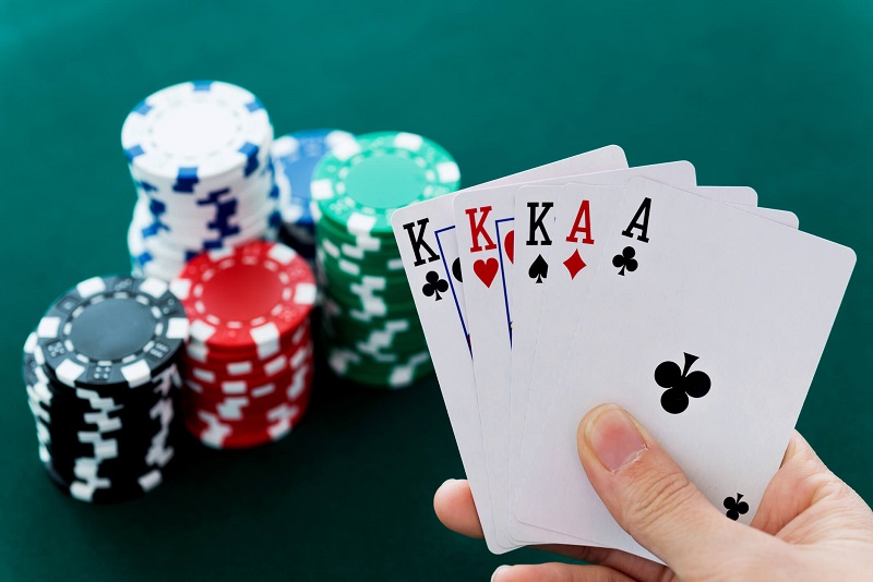 Nhà cái kimsa chia sẻ trò chơi Poker dễ kiếm tiền